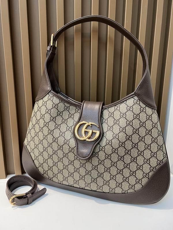 Gucci Handbags 944